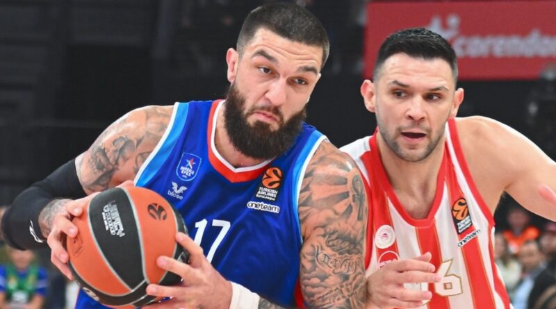 Anadolu Efes, Olympiakos