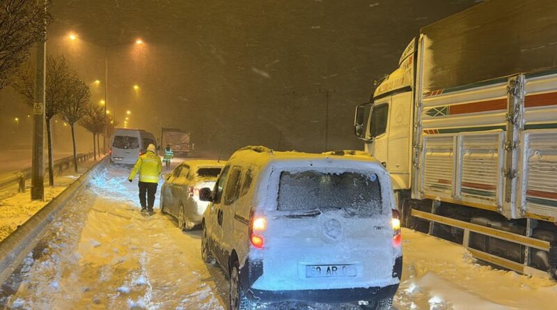 Bayburt-Gümüşhane kara yolunda ulaşım durdu